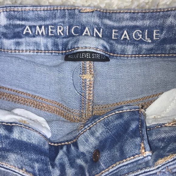 American eagle light wash ripped jeans - Picture 3 of 6